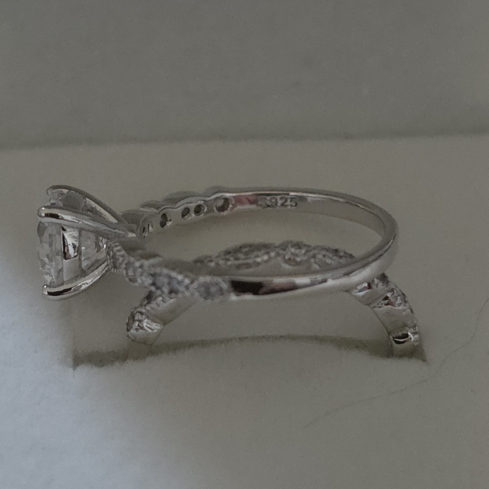 Dazzling 925 Silver Ring and Band with Clear Gemstone